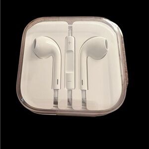 NWT Apple Wired Earbuds